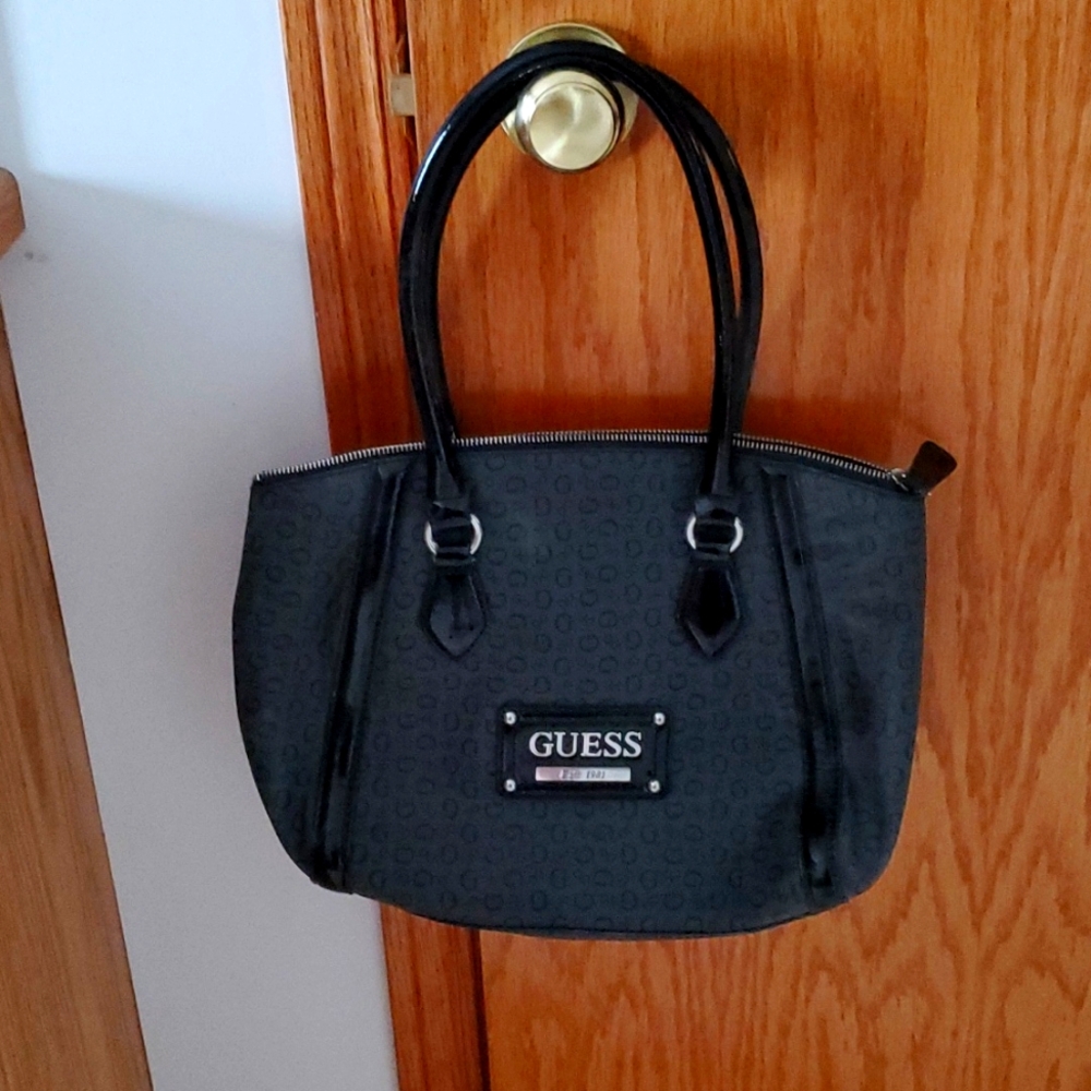 Guess Black Shoulder Bag with Structured Design